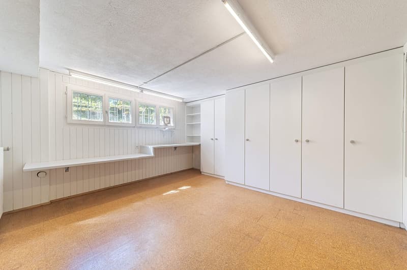 Wohnen mit viel Privatsphäre – Freistehendes 7-Zimmer-Einfamilienhaus mit grossem Garten (18)