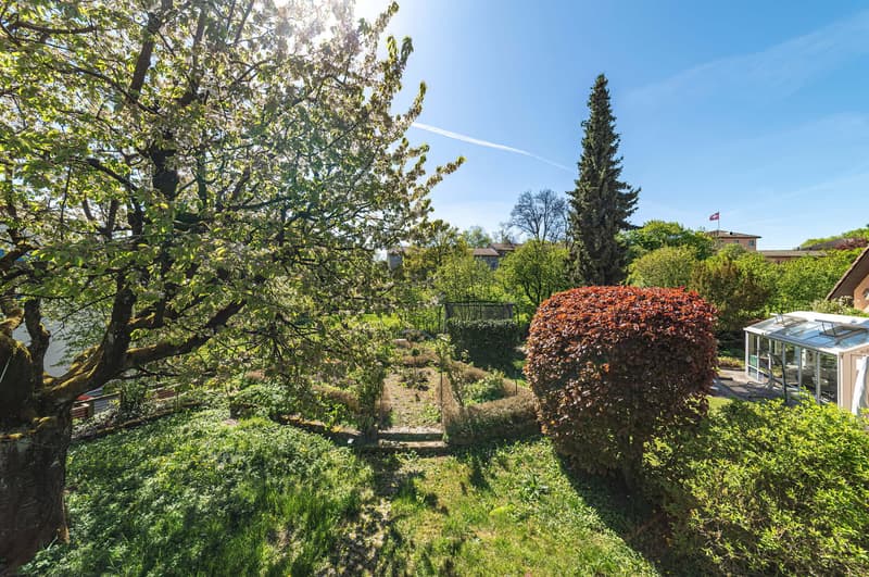 Wohnen mit viel Privatsphäre – Freistehendes 7-Zimmer-Einfamilienhaus mit grossem Garten (21)