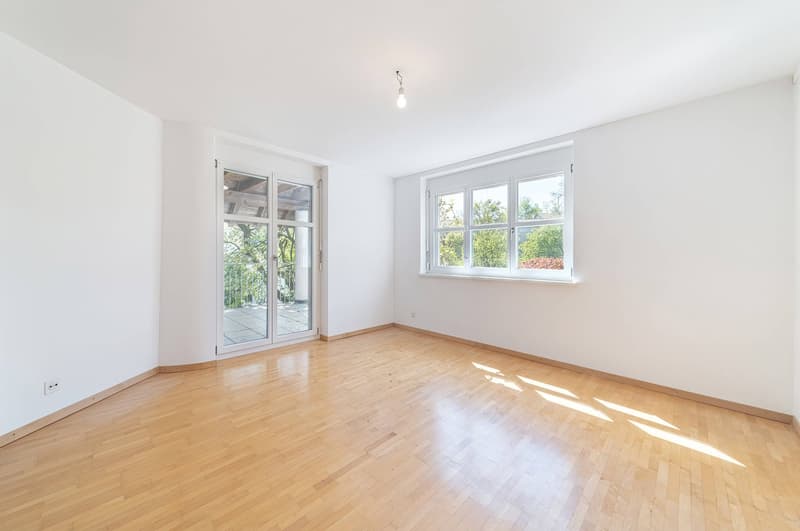 Wohnen mit viel Privatsphäre – Freistehendes 7-Zimmer-Einfamilienhaus mit grossem Garten (10)