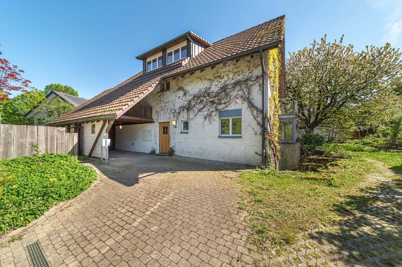 Wohnen mit viel Privatsphäre – Freistehendes 7-Zimmer-Einfamilienhaus mit grossem Garten (22)