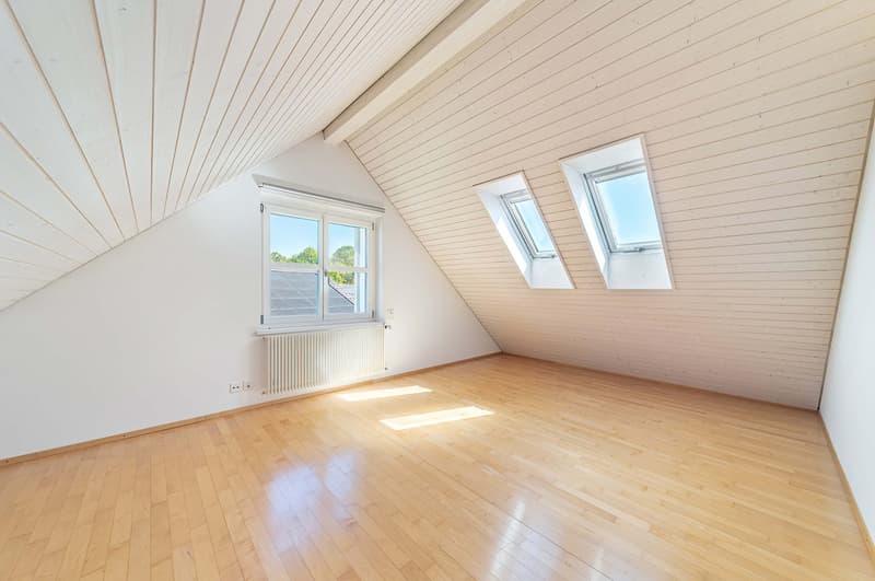 Wohnen mit viel Privatsphäre – Freistehendes 7-Zimmer-Einfamilienhaus mit grossem Garten (14)
