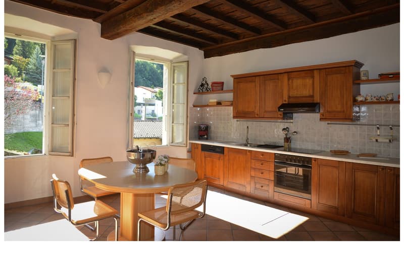 Bellissimo appartamento di 5.5 locali sito in una casa storica a Carabbia (5)