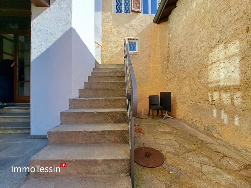 Charmantes Dorfhaus mit 3 Apartments Ideale Investition oder Familienresidenz 2