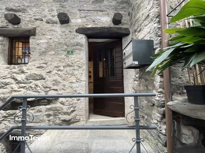 Charmantes, renoviertes 3-Zimmer-Dorfhaus im historischen Zentrum von Intragna 1