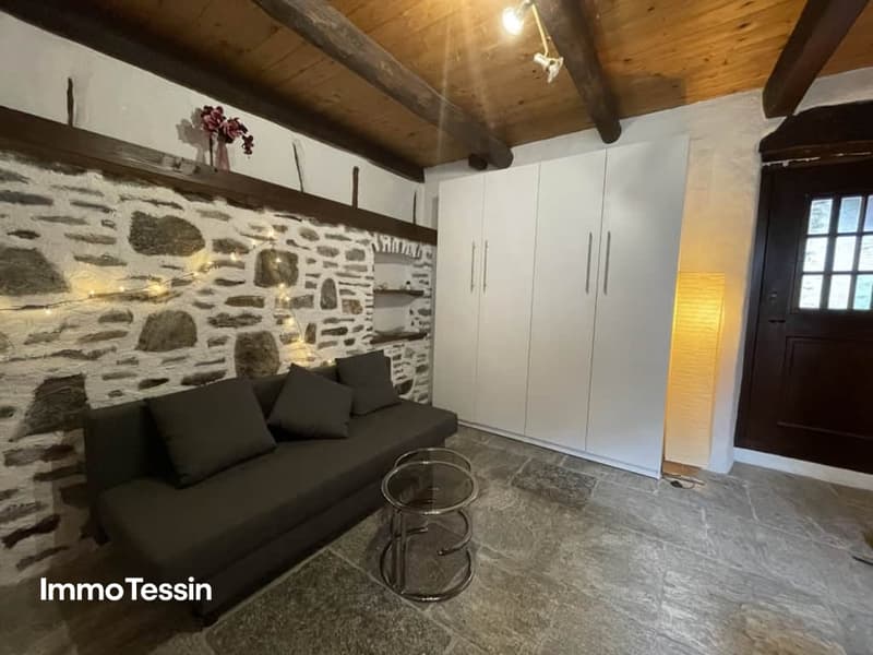 Charmantes, renoviertes 3-Zimmer-Dorfhaus im historischen Zentrum von Intragna 2