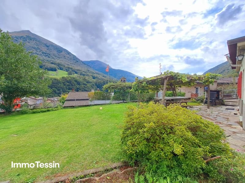 Charmantes Tessiner Haus mit großem Garten Grotto und Panoramablick auf die Berge 5