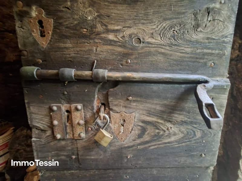 Echtes, charakteristisches Rustico mit Wasser- und Stromanschluss, nur wenige Gehminuten ab Straße, in ruhiger Lage im Grünen 13