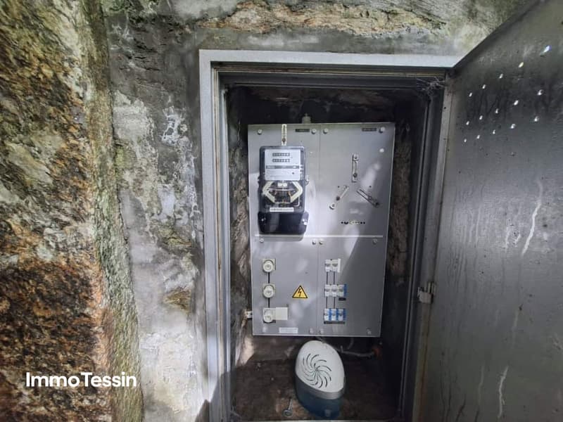 Echtes, charakteristisches Rustico mit Wasser- und Stromanschluss, nur wenige Gehminuten ab Straße, in ruhiger Lage im Grünen 12