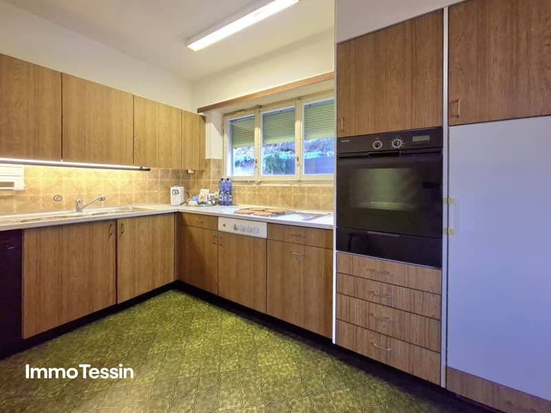 Exklusive Villa mit Bauland und traumhaftem Blick auf die drei Burgen von Bellinzona 9