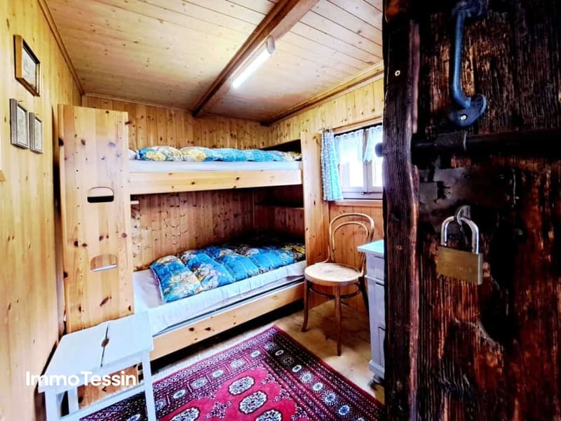 Rustico Rarität mitten in den Bergen in einem typischen Weiler 9