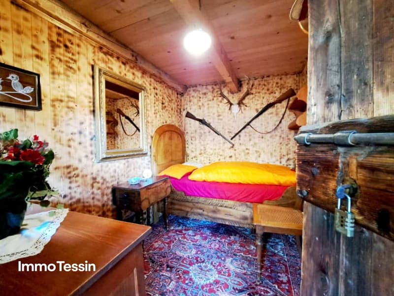 Rustico Rarität mitten in den Bergen in einem typischen Weiler 8