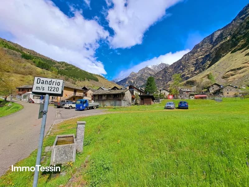 Rustico Rarität mitten in den Bergen in einem typischen Weiler 22