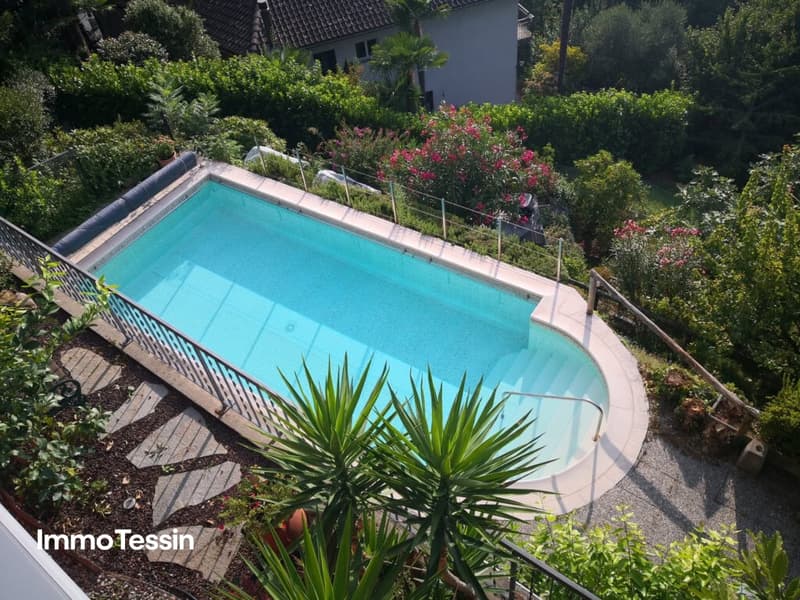 Villa mit Pool und grenzenlosem Blick auf den Lago Maggiore 15