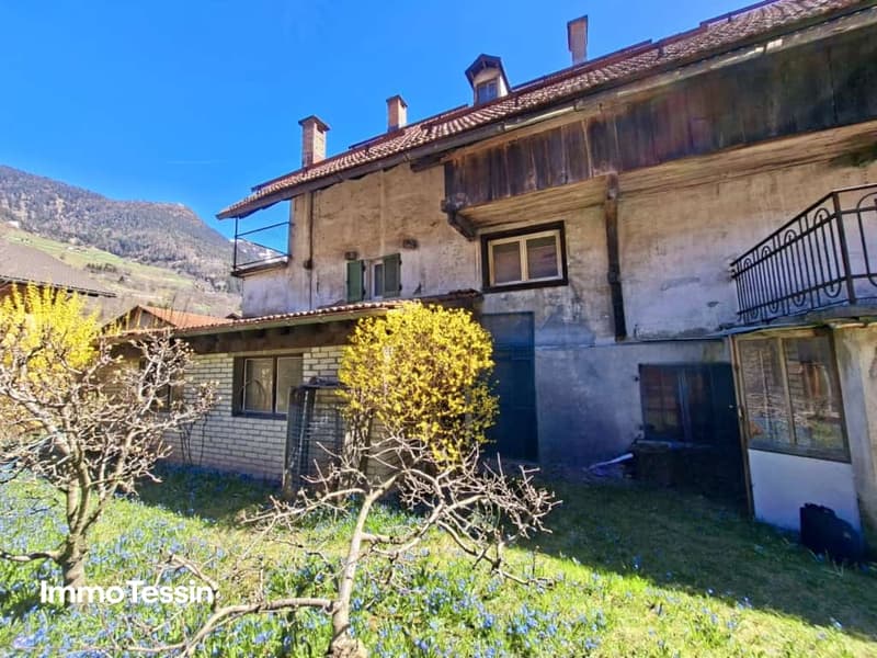 Typisches Haus im Leventina Stil in Ambrì-Piotta nahe Eisbahn mit Garten 16