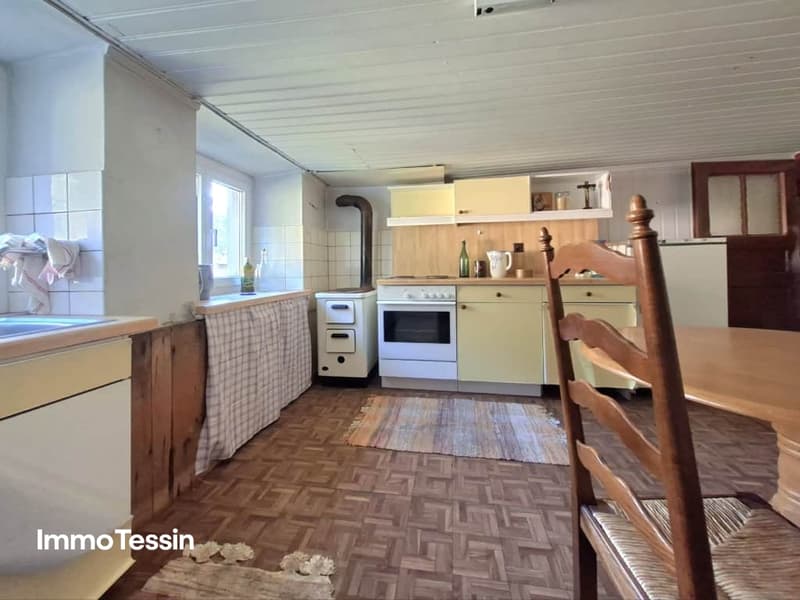 Typisches Haus im Leventina Stil in Ambrì-Piotta nahe Eisbahn mit Garten 6