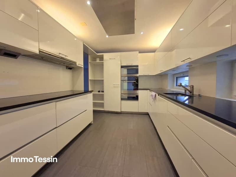 Helle energieoptimierte Architektenvilla 112