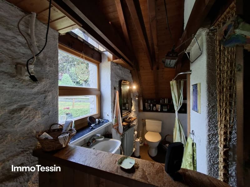 Sehr gemütliches Rustico mit Loggia und Garten an ruhiger und sonniger Bergsichtlage 12
