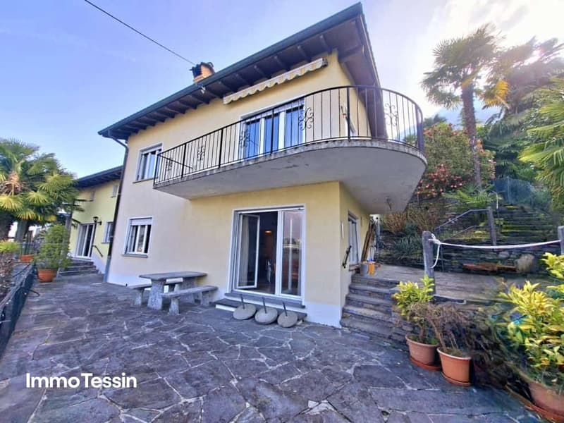 Mehrgenerationenhaus mit einzigartiger Aussicht auf den Lac Majeur 1