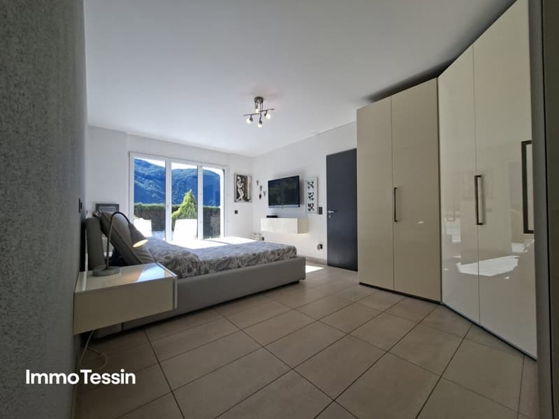 Elegantes und sehr gepflegtes Einfamilienhaus mit traumhafter 180Grad Seesicht, optimaler Raumaufteilung, Garten und mehreren Parkmöglichkeiten 10