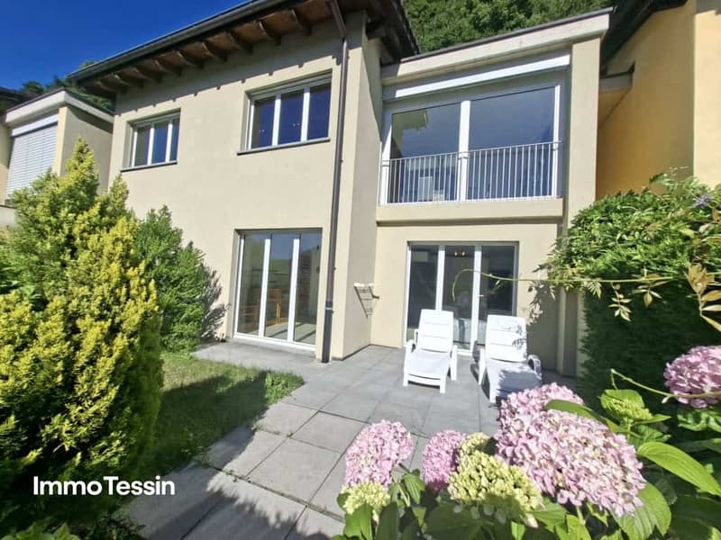 Elegantes und sehr gepflegtes Einfamilienhaus mit traumhafter 180Grad Seesicht, optimaler Raumaufteilung, Garten und mehreren Parkmöglichkeiten 1