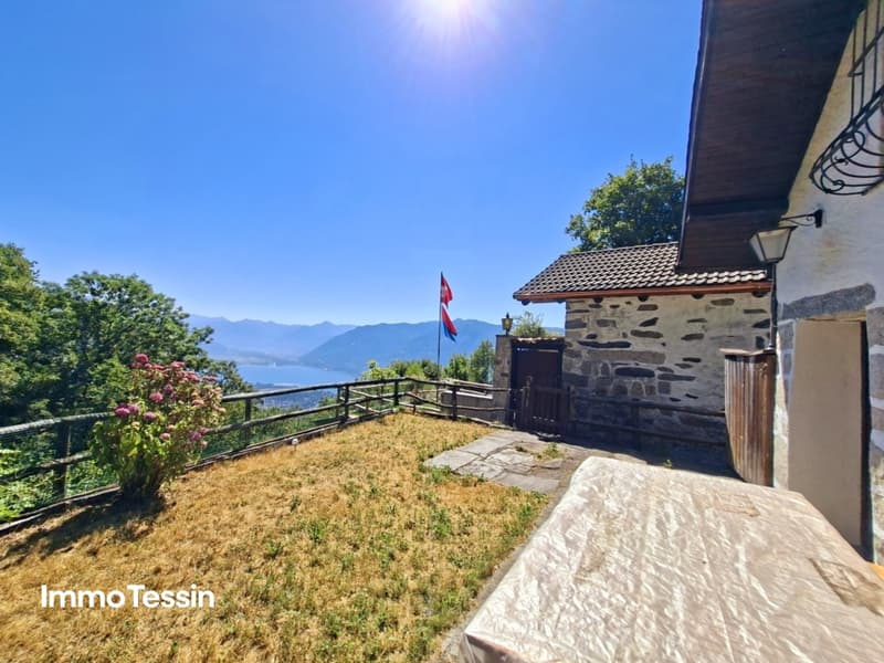 Ein Ort der Ruhe hoch über dem Lago Maggiore  1003