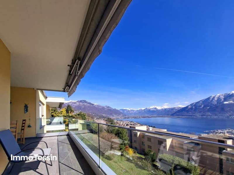 Totaler Blick auf den Lago Maggiore 118 m hoch über Locarno 8