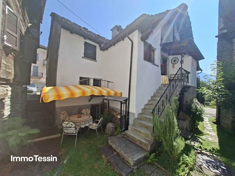 Gemütliches Doppel-Einfamilienhaus in Chironico liebevoll ausgebautes Tessiner Refugium mit Grottino, Werkstatt und Cheminée 1