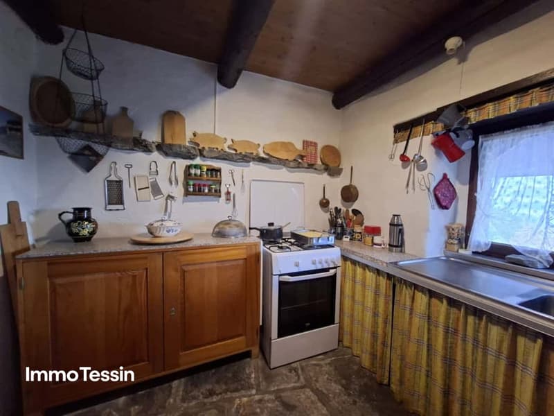 Charaktervolles Rustico in spektakulärer Aussichtslage auf einer authentischen Tessiner Alp im oberen Maggiatal 11