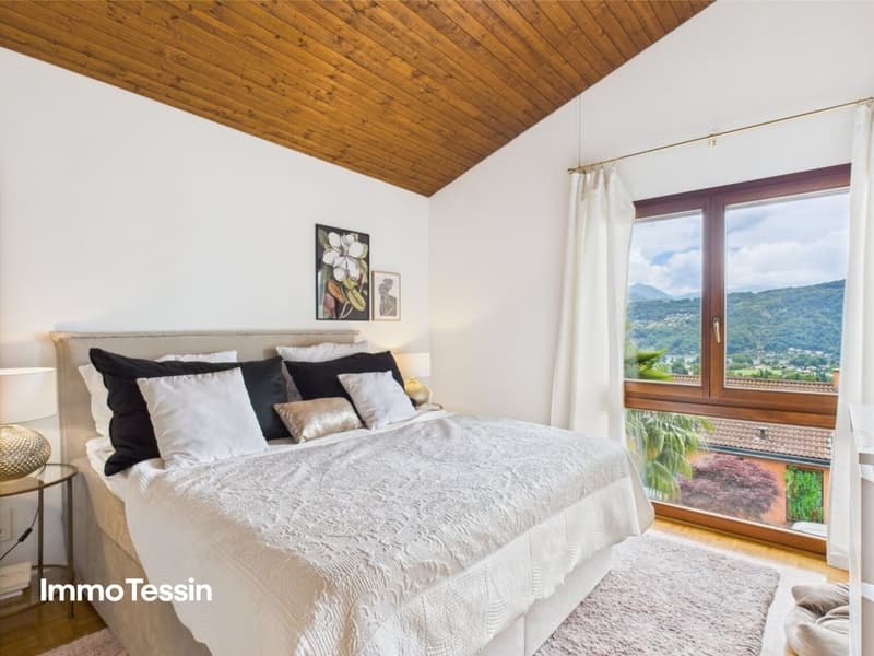 Grosszügiges Einfamilienhaus mit traumhafter Seesicht, ruhiger Lage und Nähe zum Golfplatz Lugano-Magliaso 10