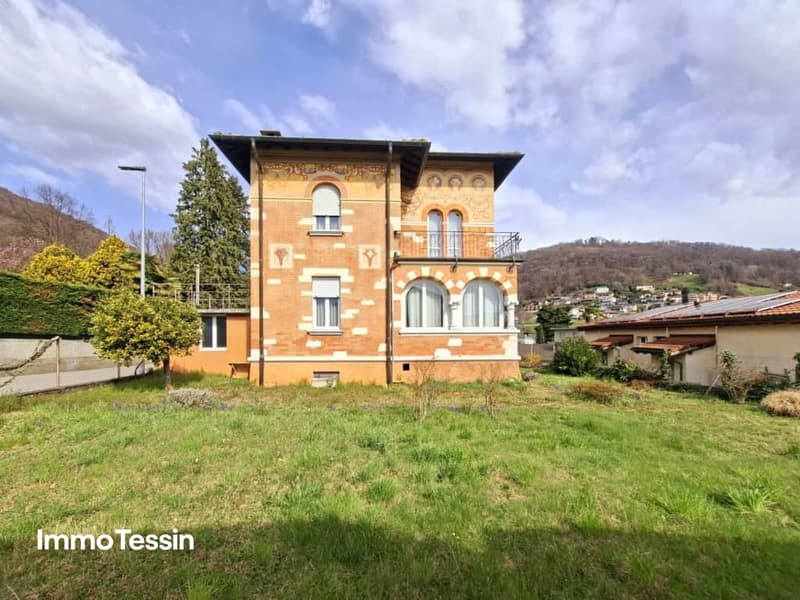 Seltene Gelegenheit Liberty Haus mit Garten und Garage in ruhiger Lage 3