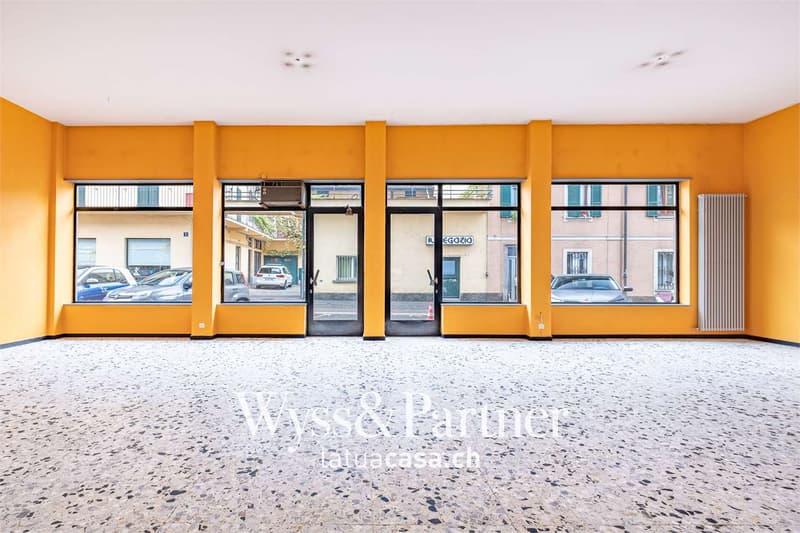 Chiasso - spazio commerciale con grande visibilità (2)