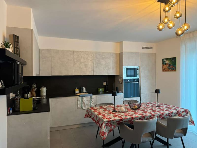 Moderno appartamento in zona tranquilla e panoramica (2)