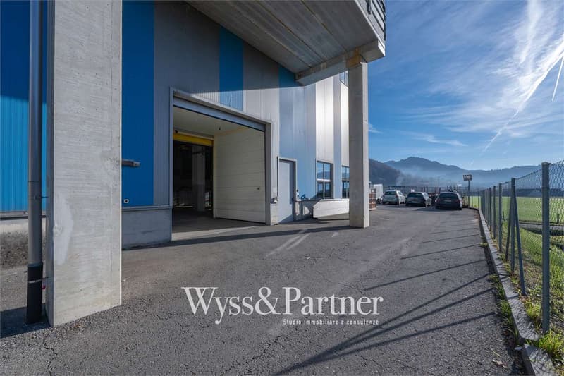 Agno - ampio spazio commerciale (10)