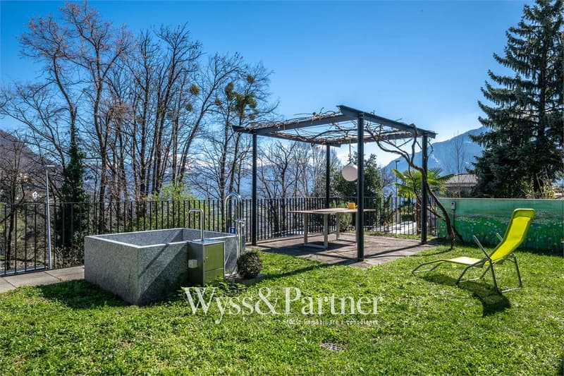 Contra Elegante casa moderna con giardino e terrazza panoramica (5)