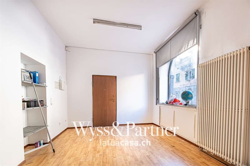 Pratica superficie commerciale versatile (1)