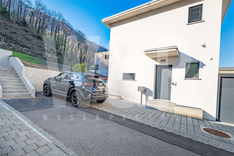 Sant'Antonino - Ultima casa unifamiliare moderna in posizione soleggia (1)