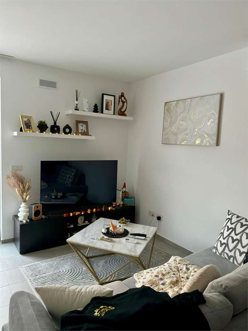Moderno appartamento in zona tranquilla e panoramica (3)