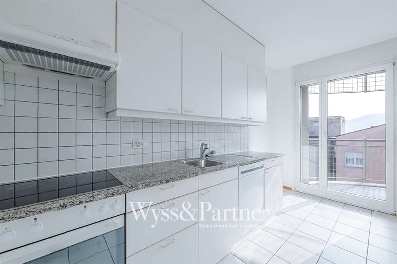 Spazioso 4,5 locali a Morcote con ampio balcone e vista lago (4)