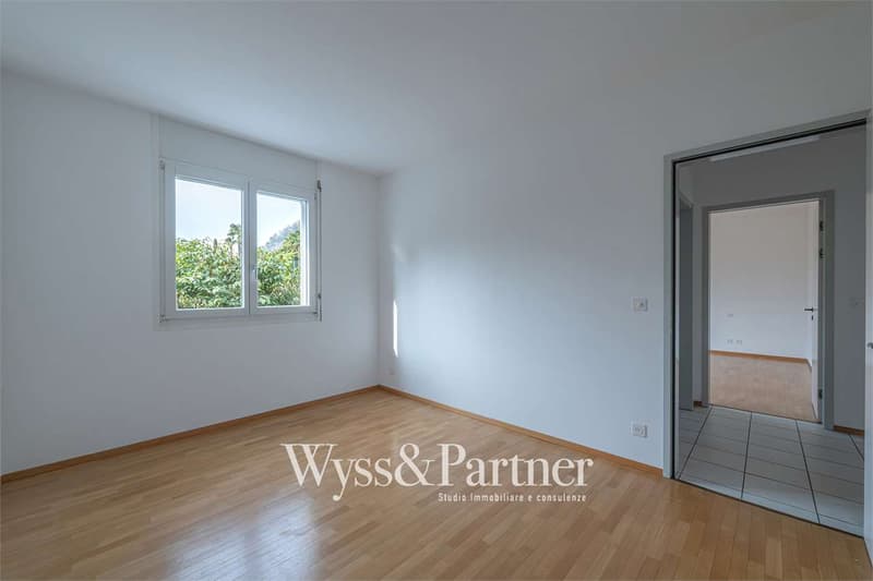 Spazioso 4,5 locali a Morcote con ampio balcone e vista lago (7)