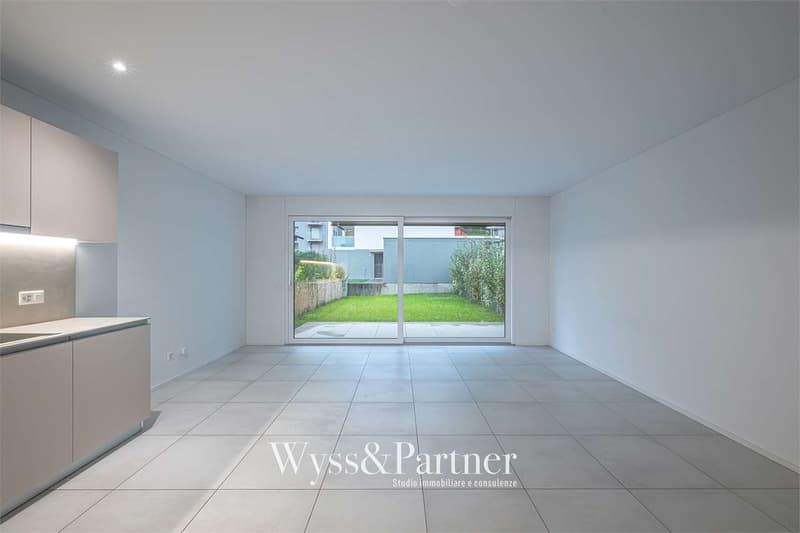 Lumino - Ampio appartamento di 3,5 locali con giardino (4)