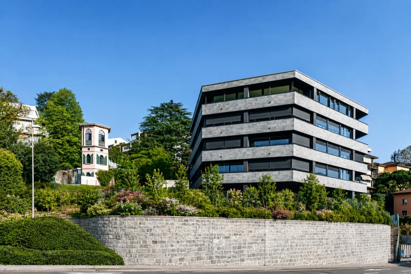 LUGANO - SPAZIOSO ATTICO DI 6.5 LOCALI CON VISTA SULLA CITTA' E SUL LAGO (2)