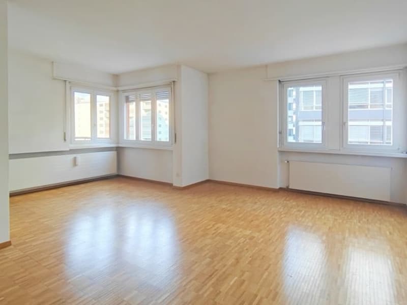 empty room, hardwood floor, white walls, white windows, white radiators