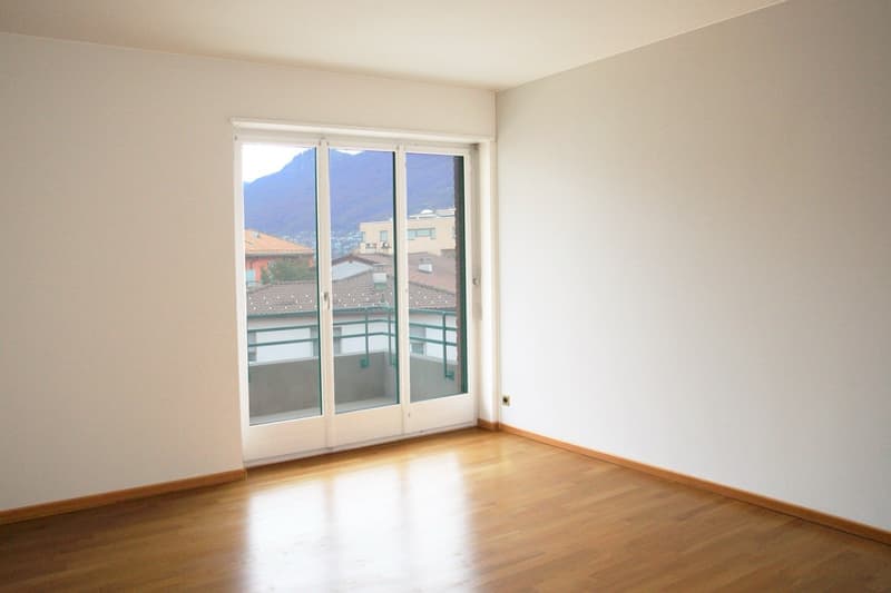 3.5 Locali con Vista Lago – Posizione Strategica a Lugano, Via San Gottardo 24 (10)