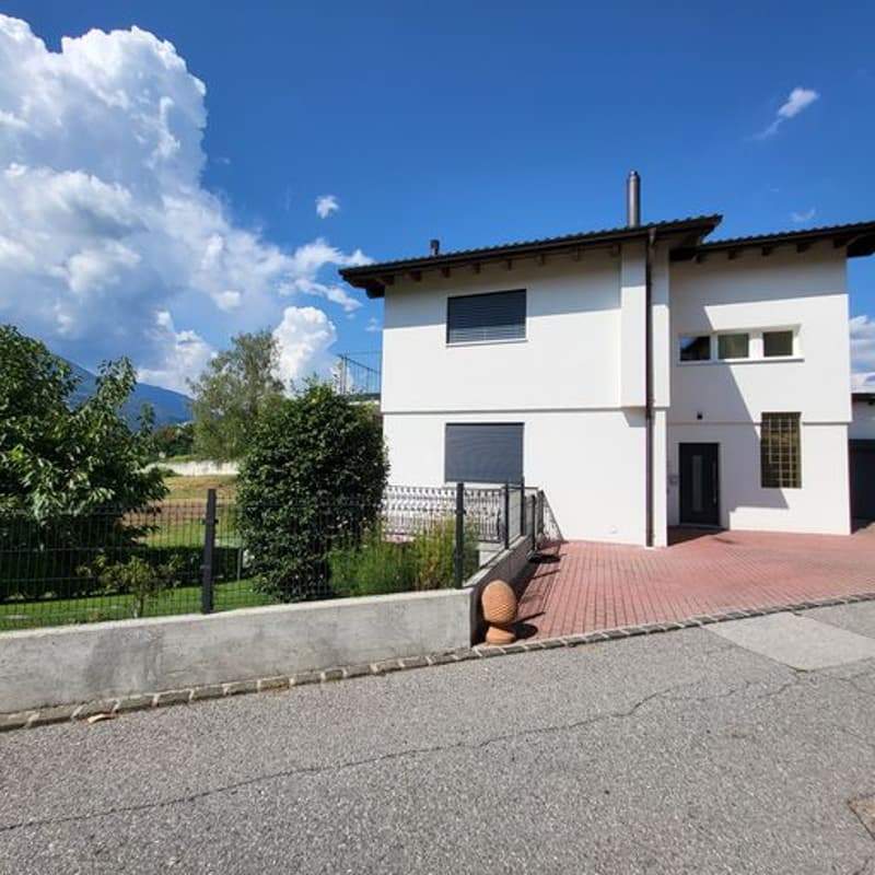 Breganzona , Soleggiata   Ampia Casa Indipendente con tre appartamenti , Giardino  privato (4)