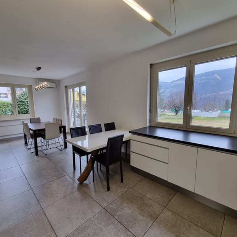 Breganzona , Soleggiata   Ampia Casa Indipendente con tre appartamenti , Giardino  privato (5)