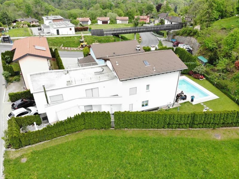 Moderna villa a pochi minuti da Lugano (1)