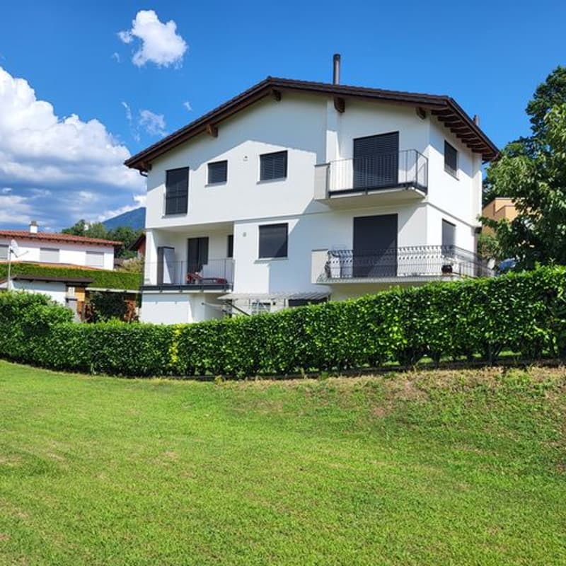 Breganzona , Soleggiata   Ampia Casa Indipendente con tre appartamenti , Giardino  privato (2)