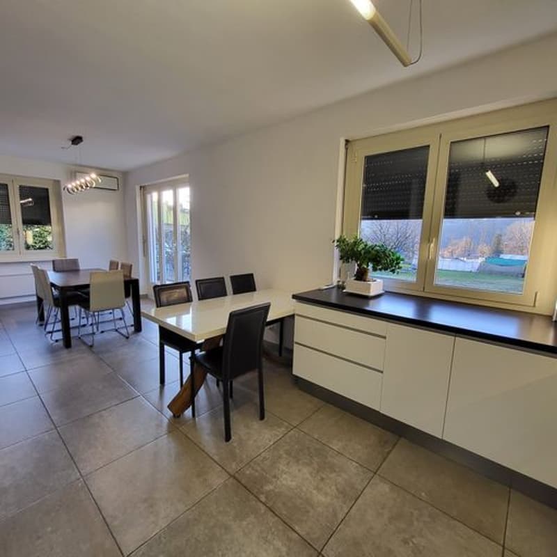 Breganzona , Soleggiata   Ampia Casa Indipendente con tre appartamenti , Giardino  privato (9)