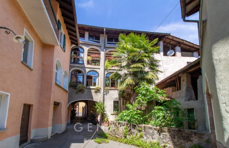 Splendida casa di 8 locali a Pura con ampio terrazzo soleggiato (1)