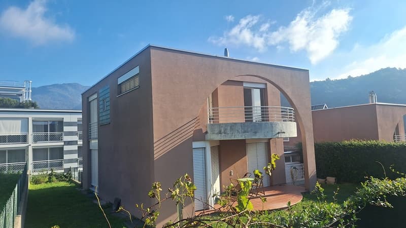 Soleggiata,   Confortevole Villetta indipendente  con portico, terrazza, giardino (4)